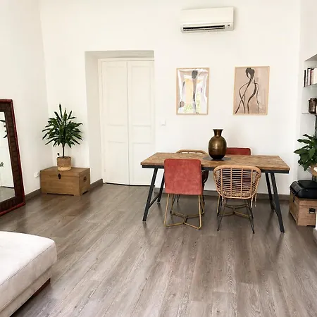 Apartment Cours Napoleon