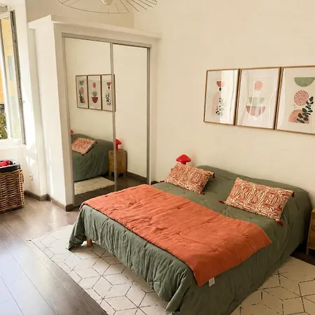 Cours Napoleon Apartment *